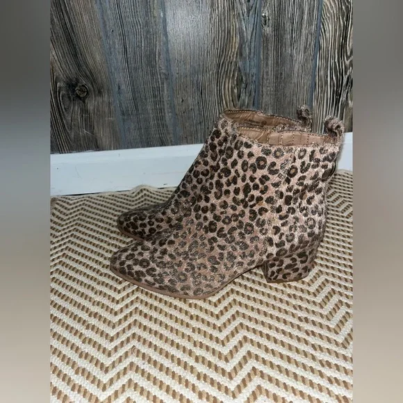 Very G Brown Ankle Boots with hair on hide zip up closure side cheetah print 9.5 - Picture 3 of 6
